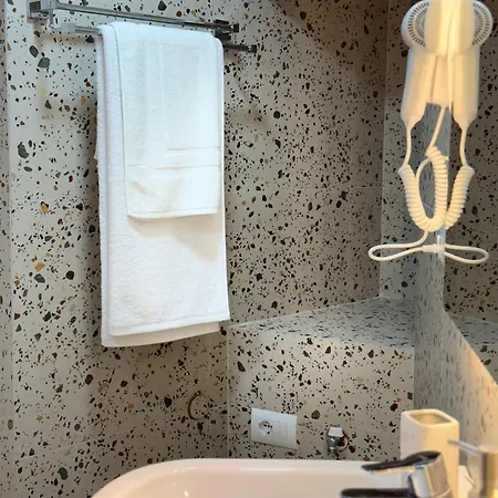 Te Ajdini بيت ضيافة Gjirokastër