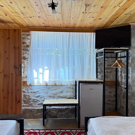 Te Ajdini 招待所 Gjirokastër