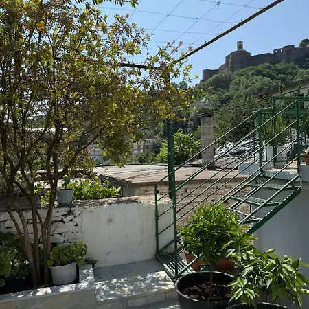 Te Ajdini بيت ضيافة Gjirokastër