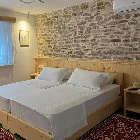 Te Ajdini 招待所 Gjirokastër